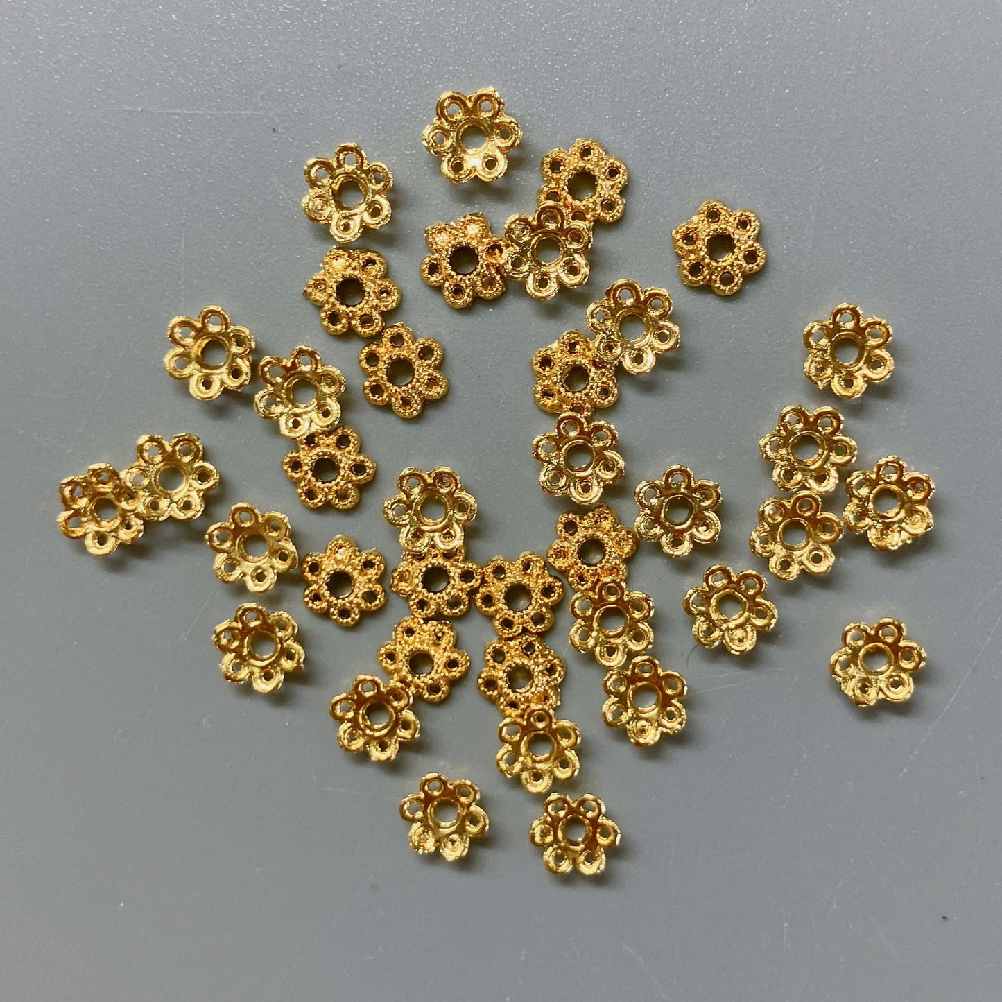 (Stone TBC) Metal Flower Slice 金色 (Grade TBC)