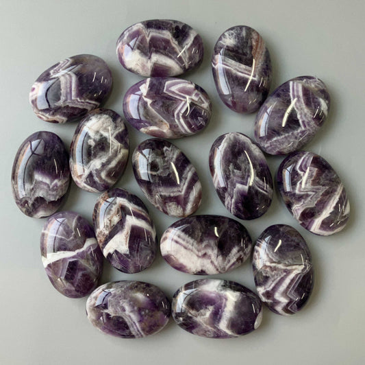 Amethyst Dog Teeth Soap stone 1.8 inch (1.3 x 3 x 4.5cm) A/A+