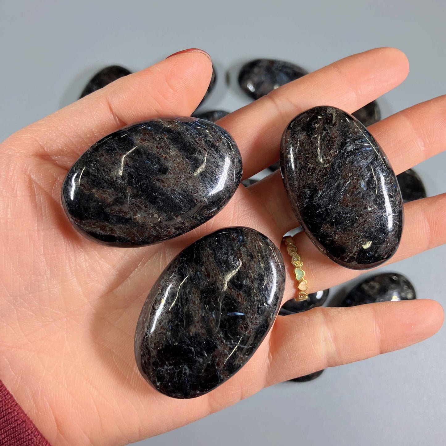 Arfvedsonite Soap stone 1.8 inch (1.3 x 3 x 4.5cm) A