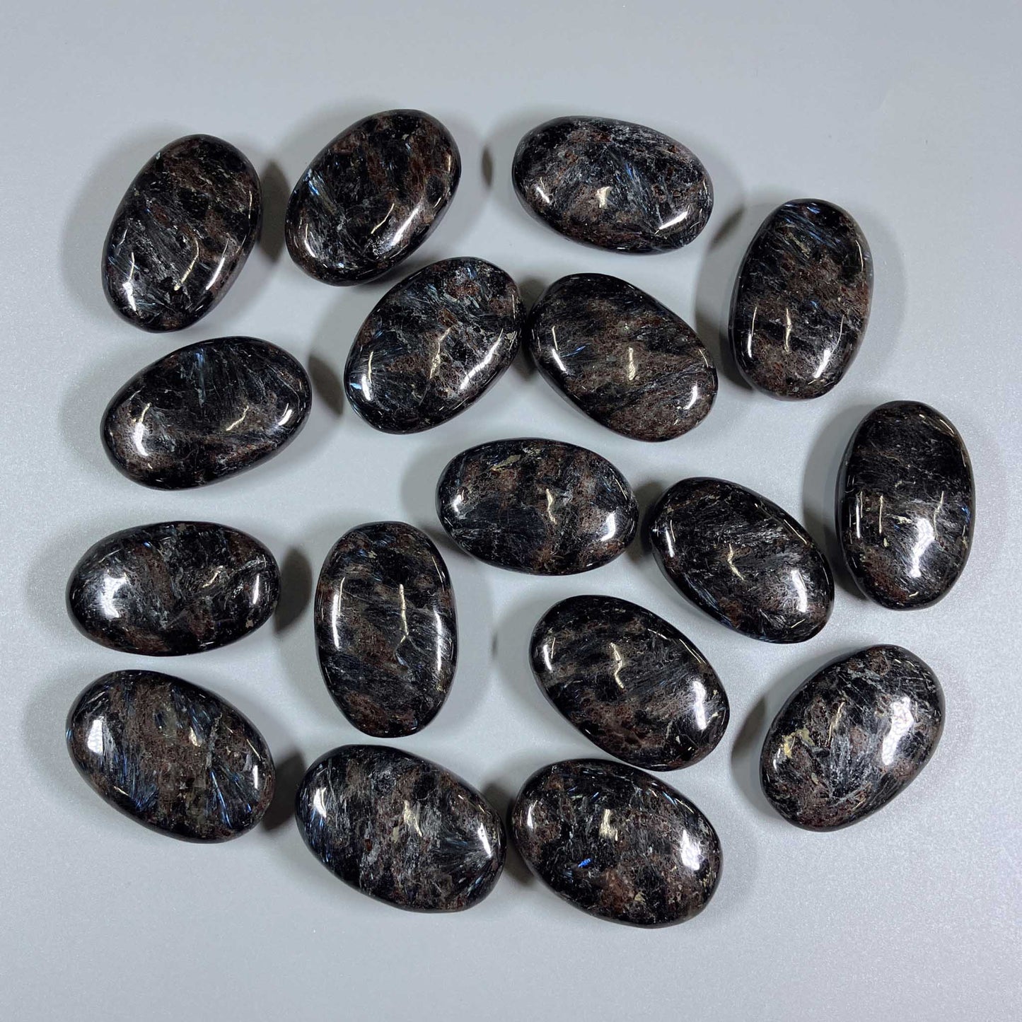 Arfvedsonite Soap stone 1.8 inch (1.3 x 3 x 4.5cm) A