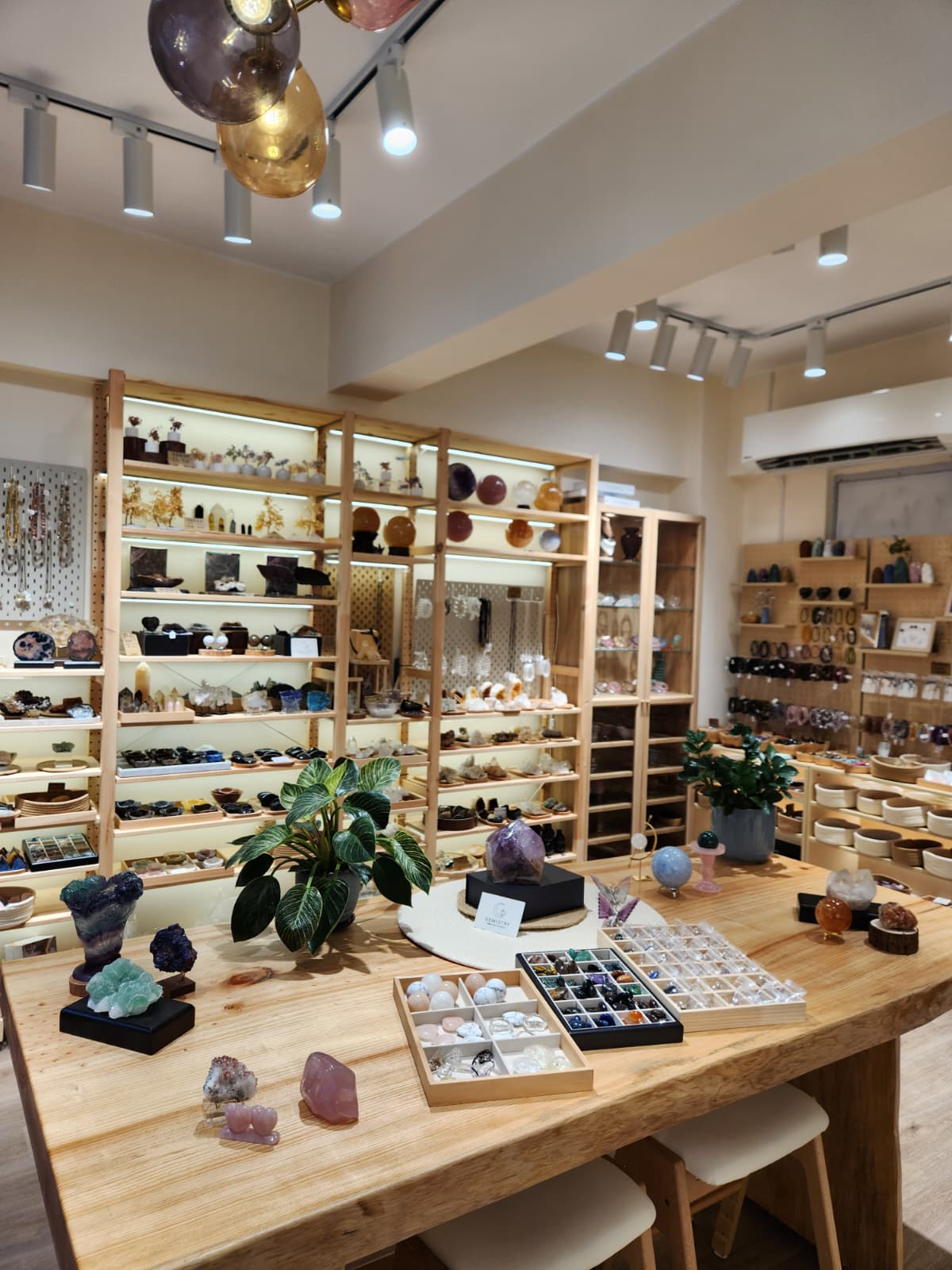 Gemistry crystal specialist studio in Causeway Bay — energetic restructuring practice